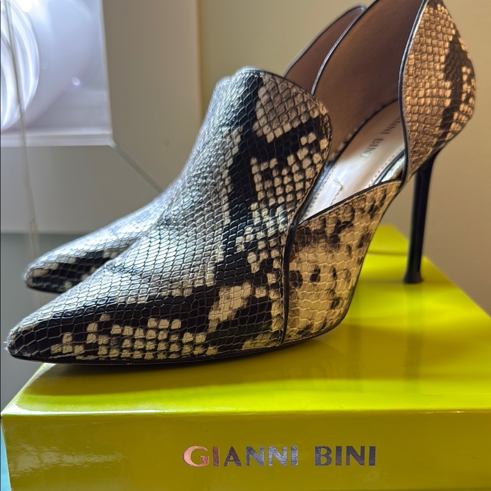 Gianni Bini Black and White Snakeskin High Heel Loafers - Picture 6 of 6
